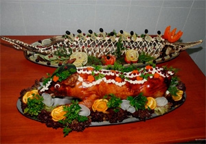 Блюда праздничного меню ресторана коттеджного поселка Спас-Каменка
