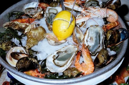 Морские деликатесы в ресторане коттеджного поселка Спас-Каменка