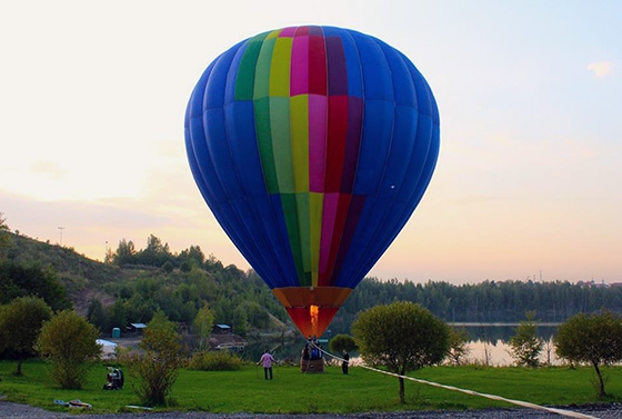 Воздушный шар ожидает пассажиров